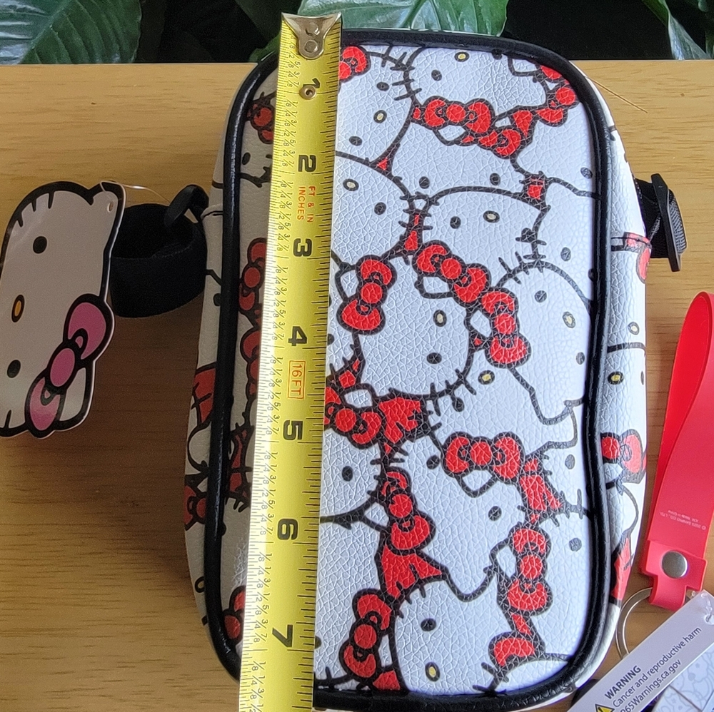 Hello Kitty Phone Crossbody Bag And Hello Kitty Keychain - Picture 7 of 9